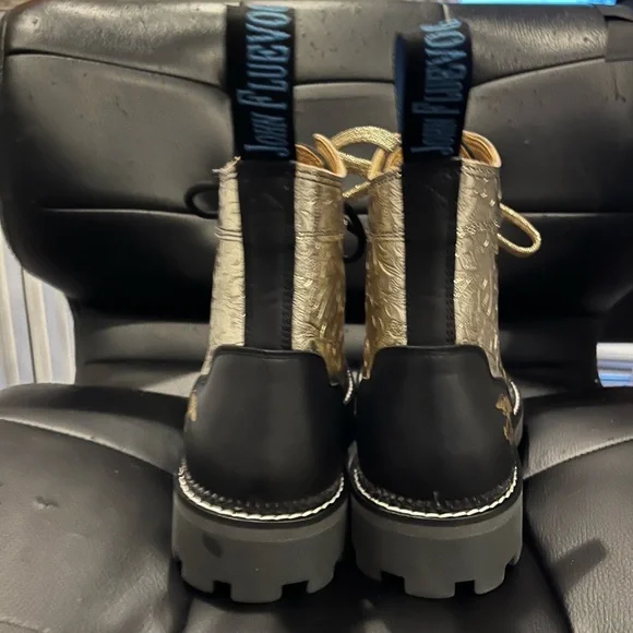 John Fluevog Limited Edition Platinum Derby Boots - Picture 13 of 16